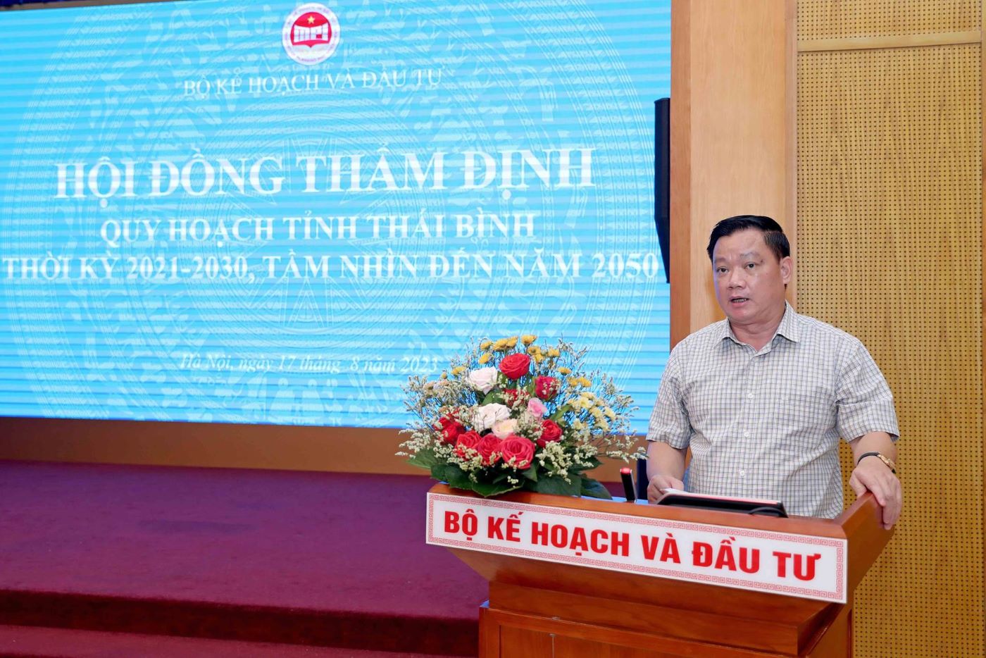Chủ tịch UBND tỉnh Thái Bình Nguyễn Khắc Thận phát biểu. Ảnh: MPI
